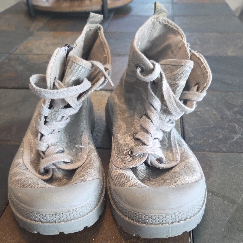 Rocket Dog Gray Camo Combat Boots